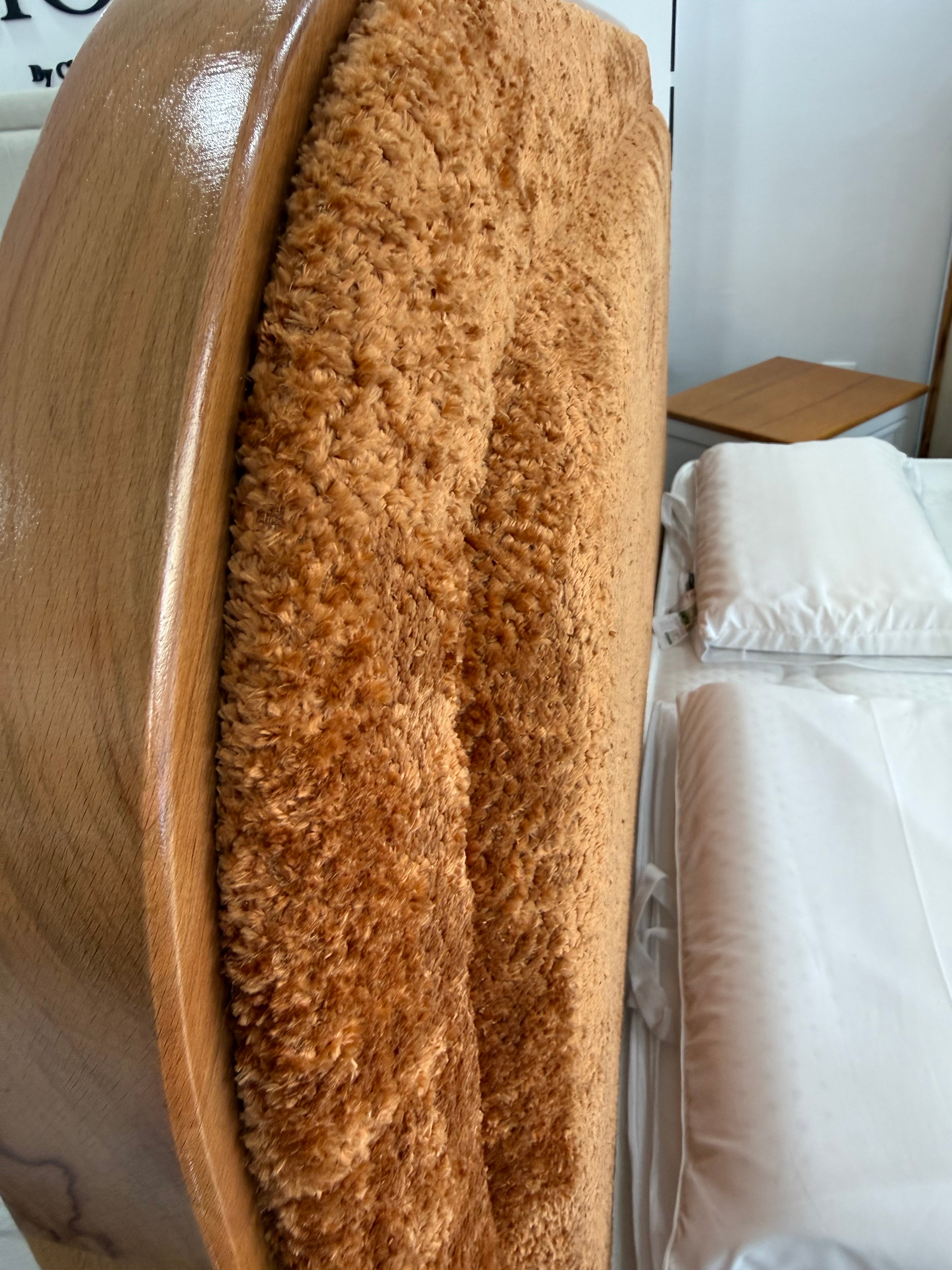 Lit USHUAÏA – Bois de Hêtre & Finition Capitonnée Premium